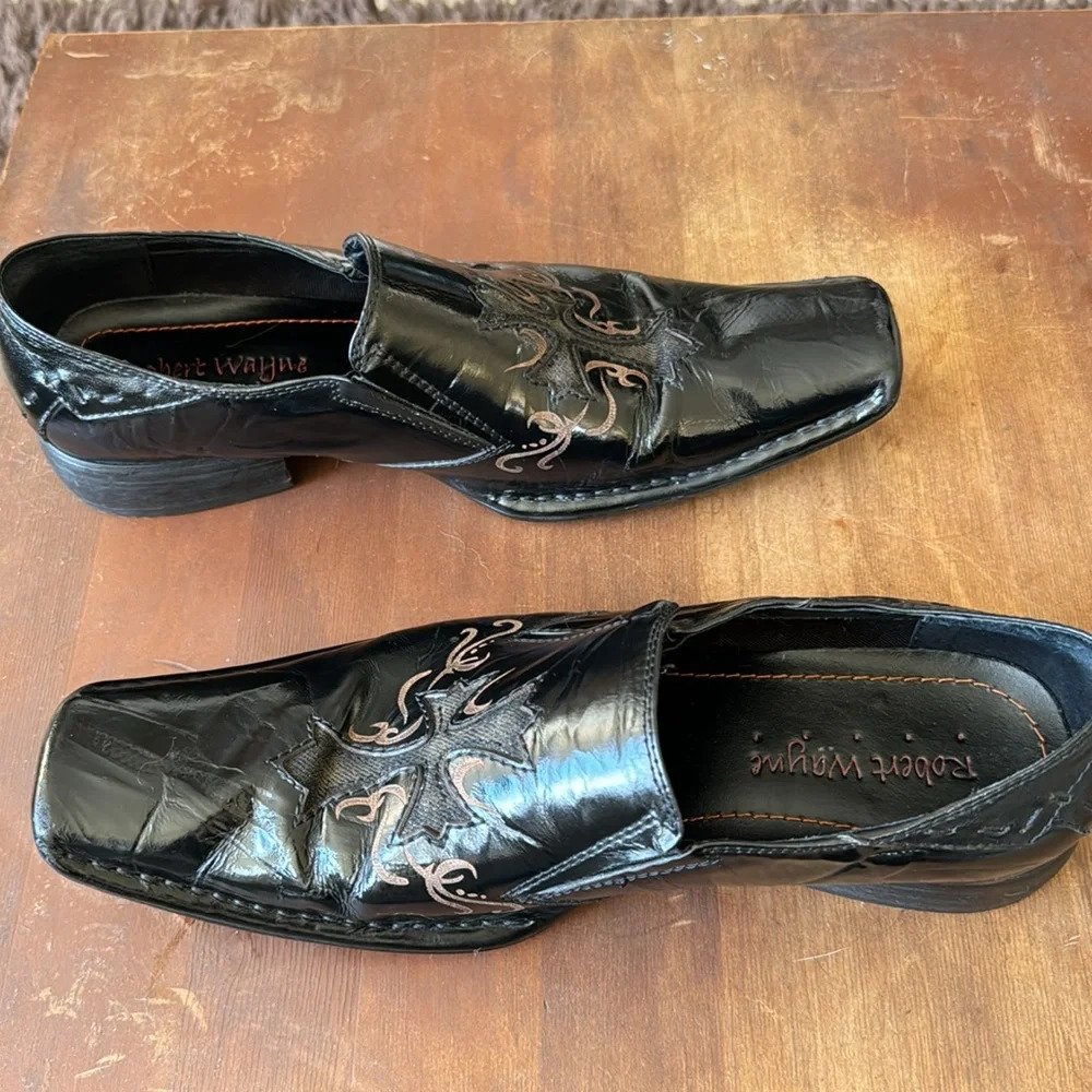 Mens Robert Wayne "Lamp" Black With Cross Design On Front Leather Loafers SZ 9
